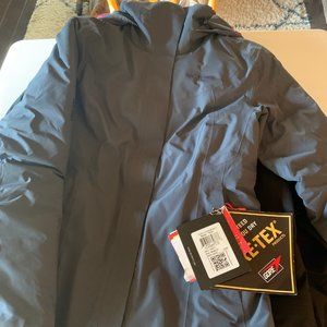 Brand New Arcteryx Andessa Jacket. Womens Medium.